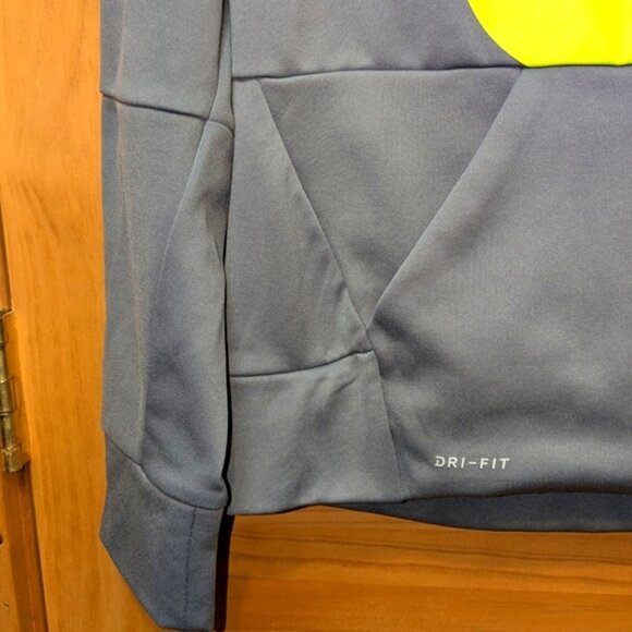 Nike Therma Dri Fit Boys, Gray Pullover  With Green Swoosh and Kangaroo Pocket - Picture 7 of 10